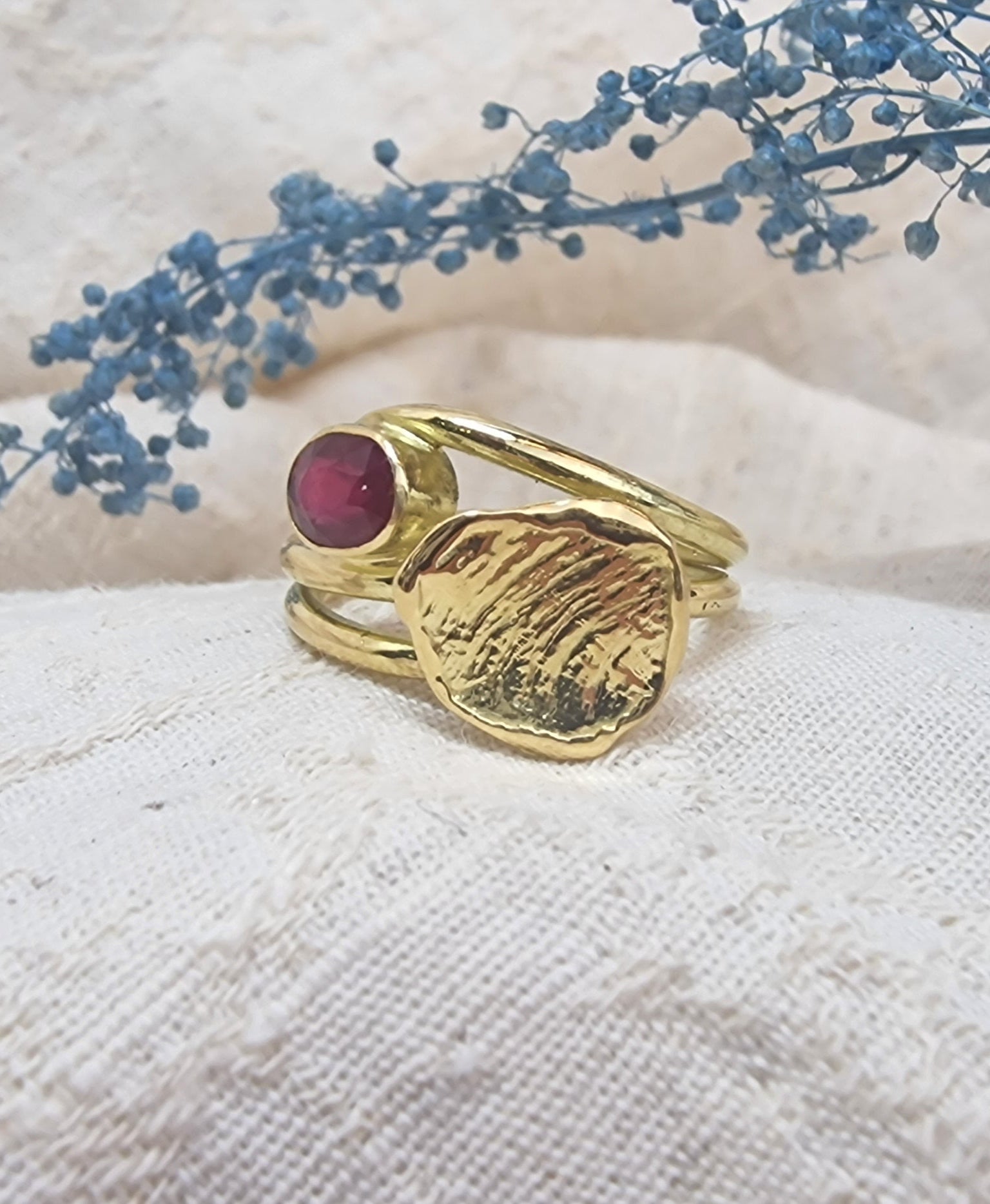 Pushpresent: 18kt gouden ring met vingerafdruk en geboortesteen robijn