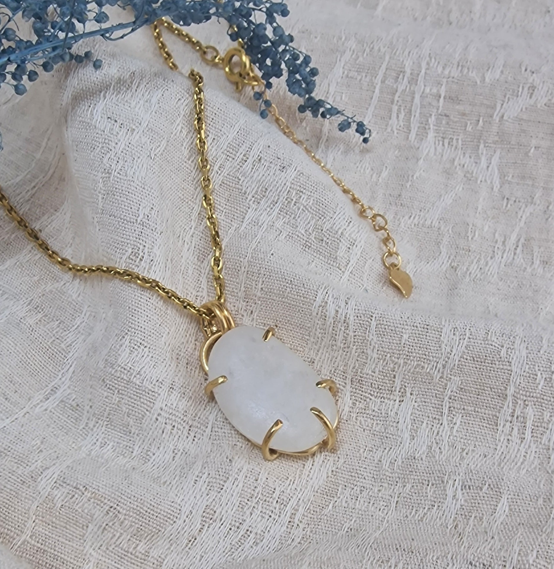 Steen van de klant met een speciale betekenis, hanger van gemaakt. Zilver verguld