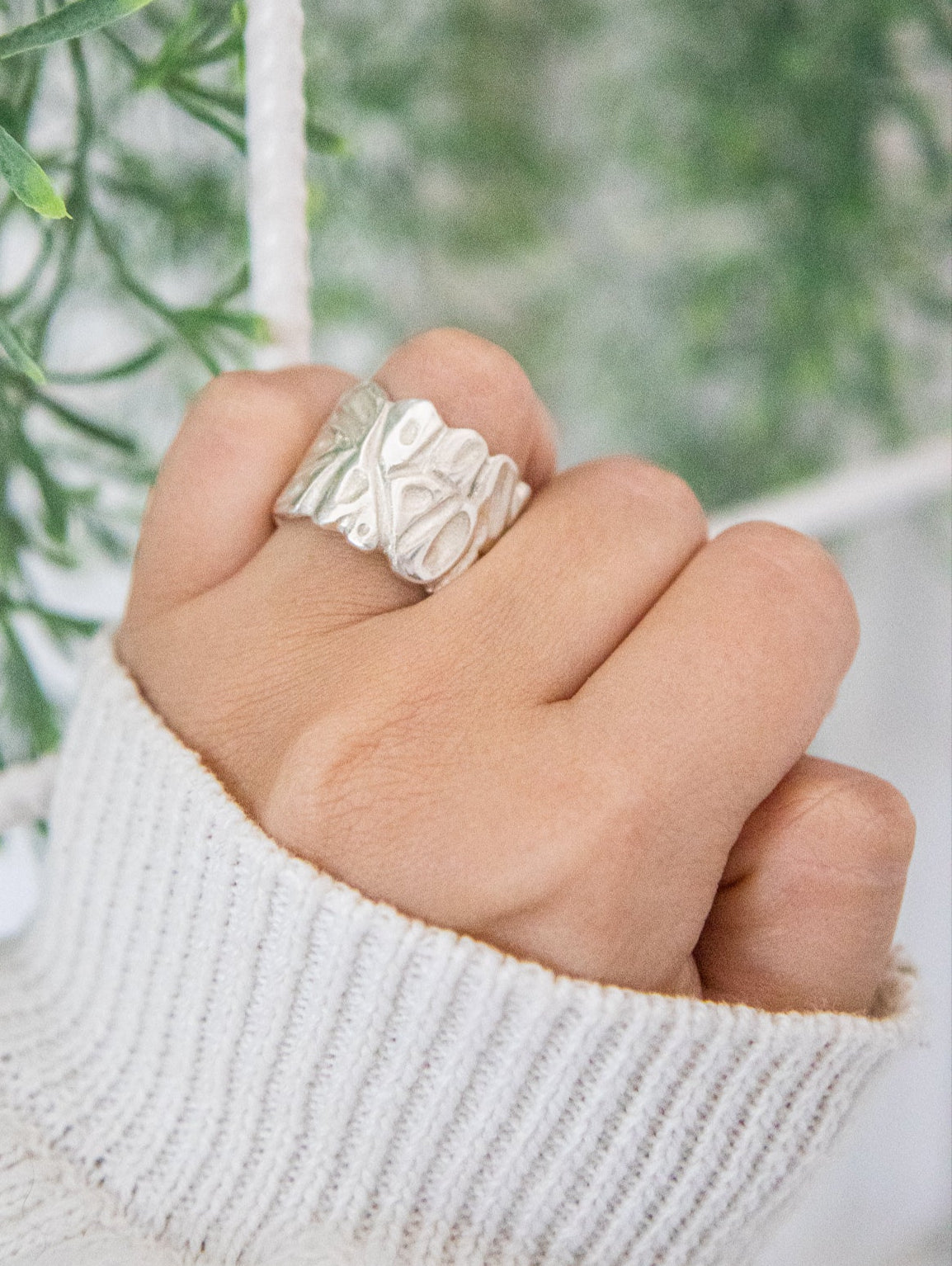 Zilveren ring, organische structuur