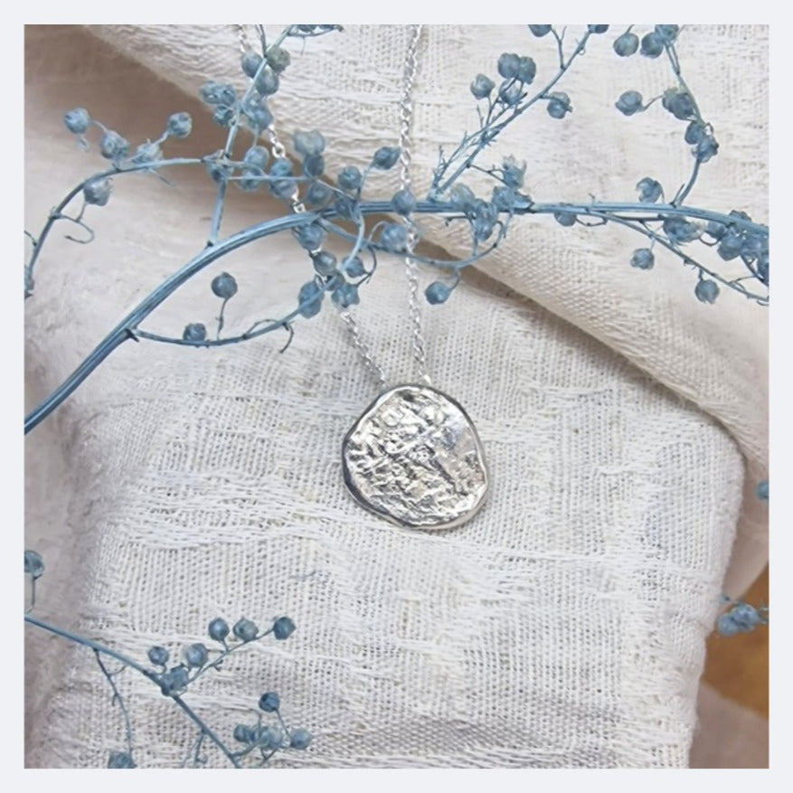 Zilveren hanger, fijn en subtiel met neusafdruk hond