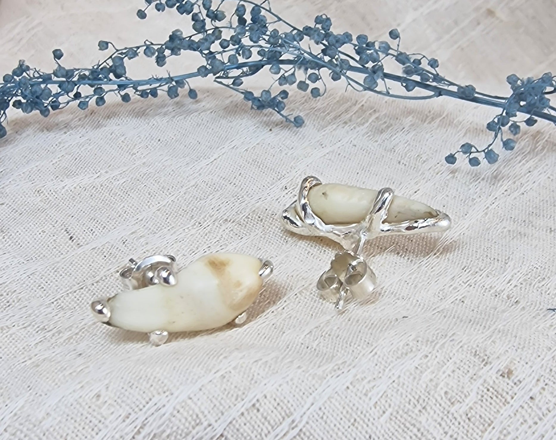Grandels gezet in zilver. Oorbellen gemaakt van grandels