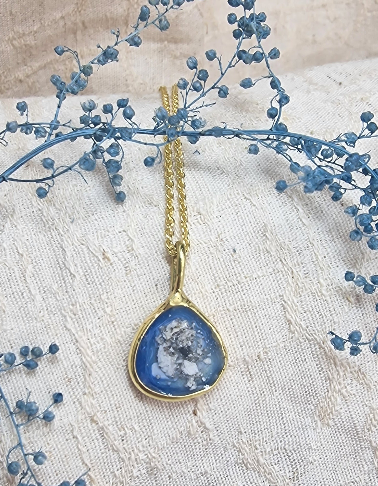 Gouden hanger met as, herinneringssieraad met kleur naar keuze